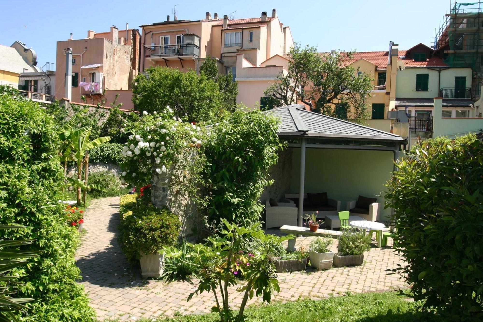 Hotel Melograno Spotorno Exterior photo
