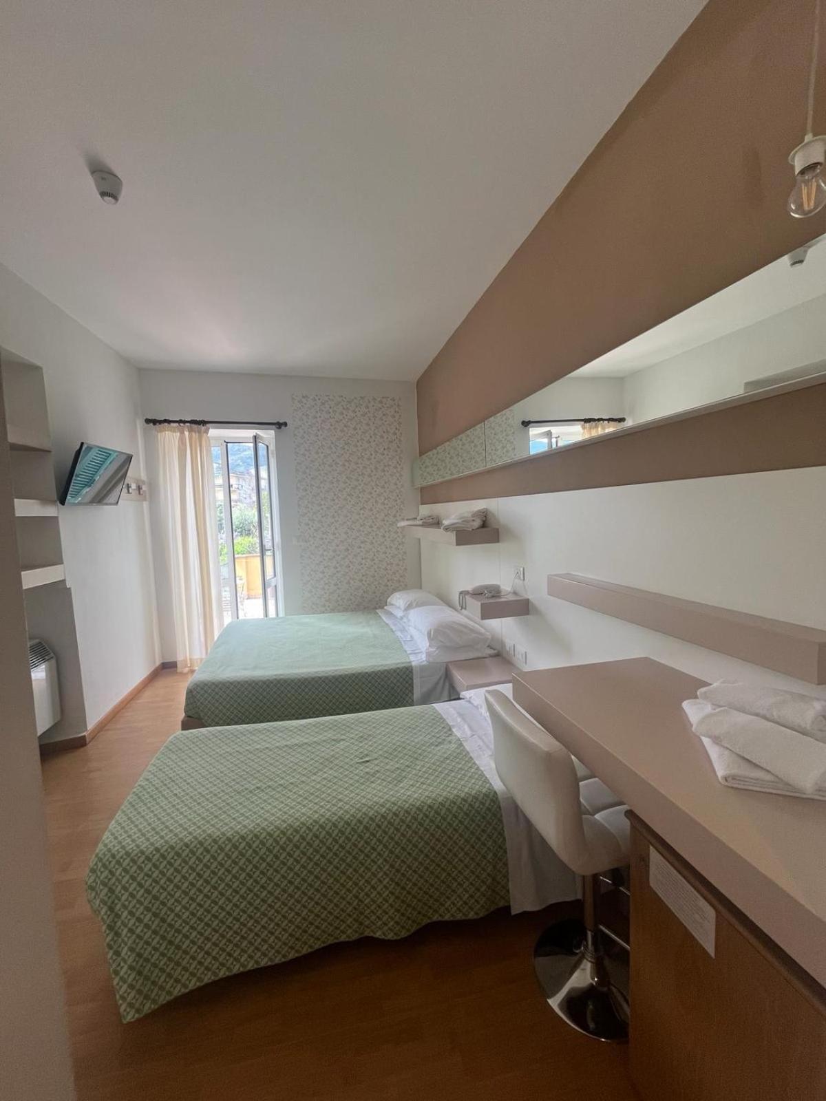 Hotel Melograno Spotorno Exterior photo