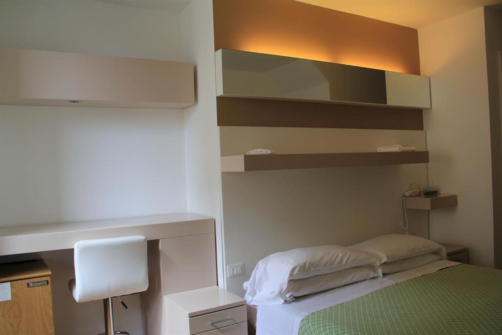 Hotel Melograno Spotorno Exterior photo