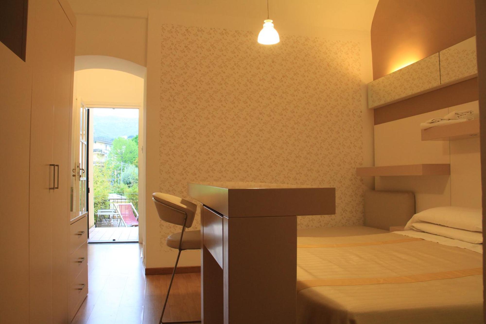 Hotel Melograno Spotorno Exterior photo