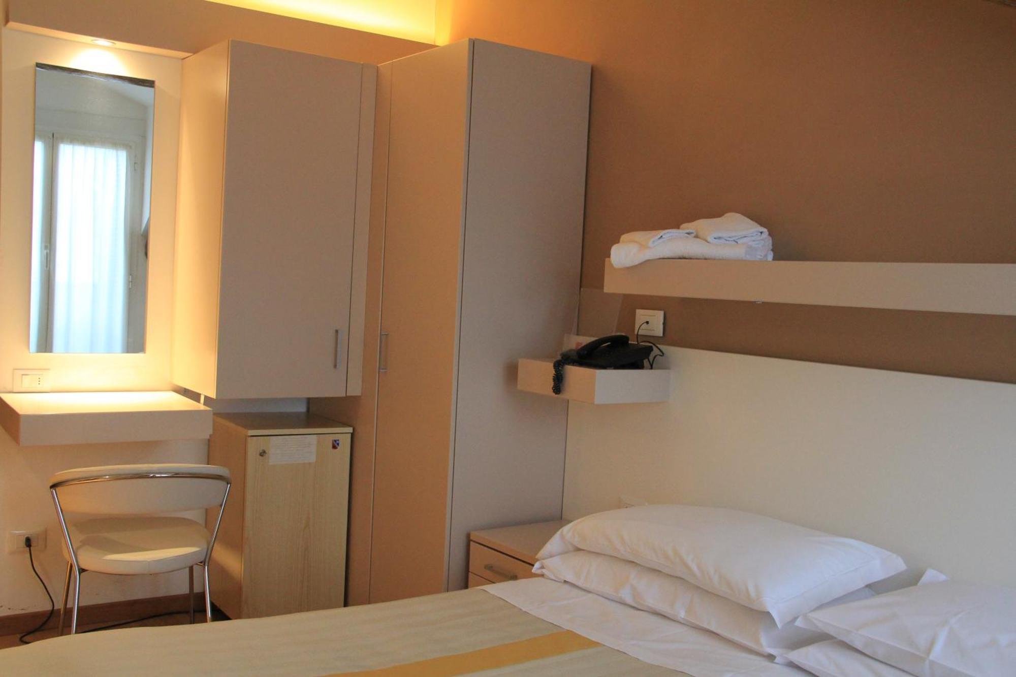 Hotel Melograno Spotorno Exterior photo