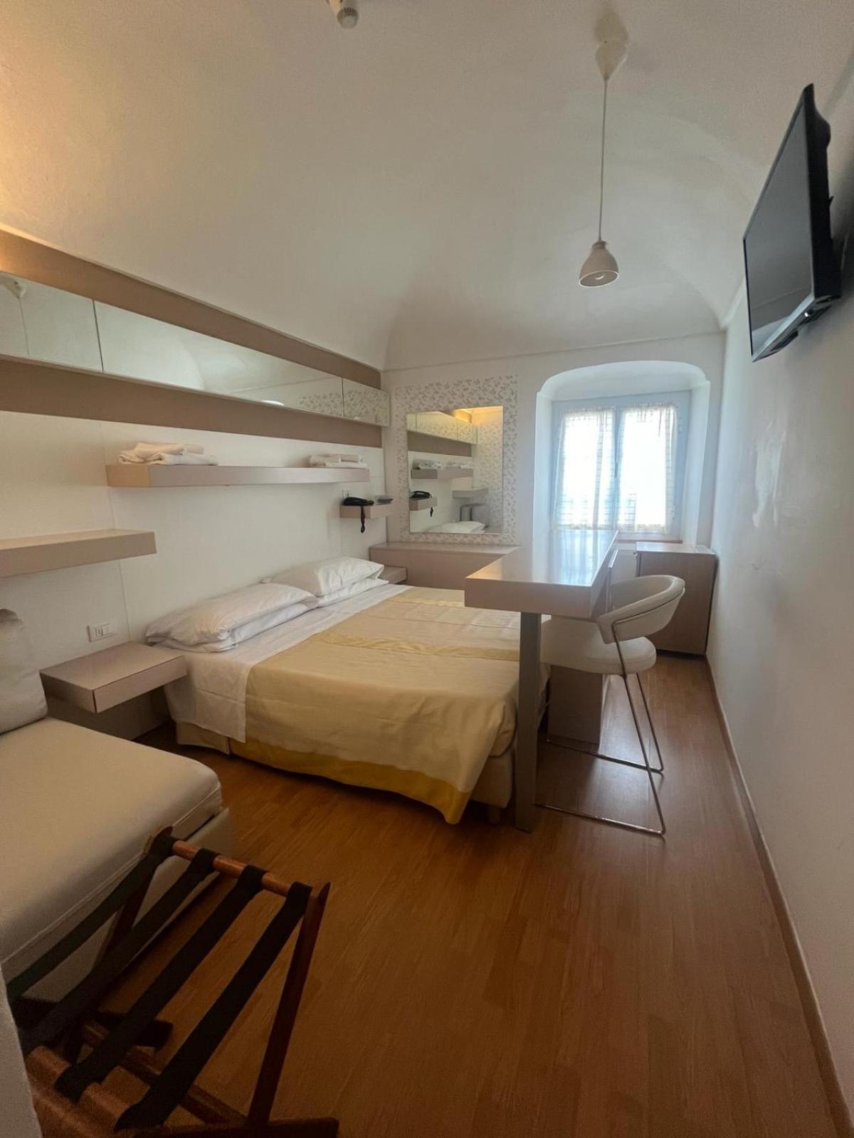 Hotel Melograno Spotorno Exterior photo