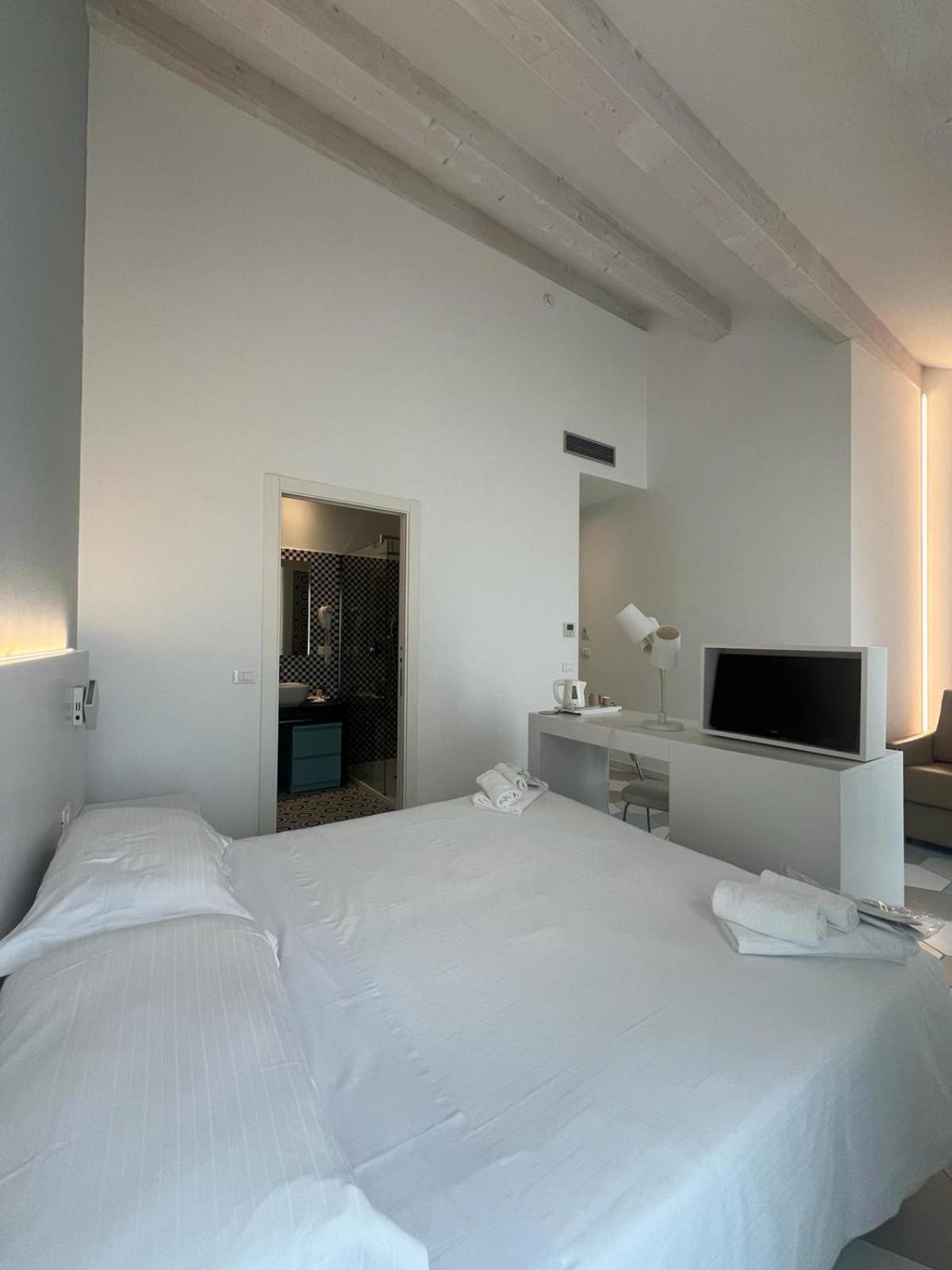Hotel Melograno Spotorno Exterior photo