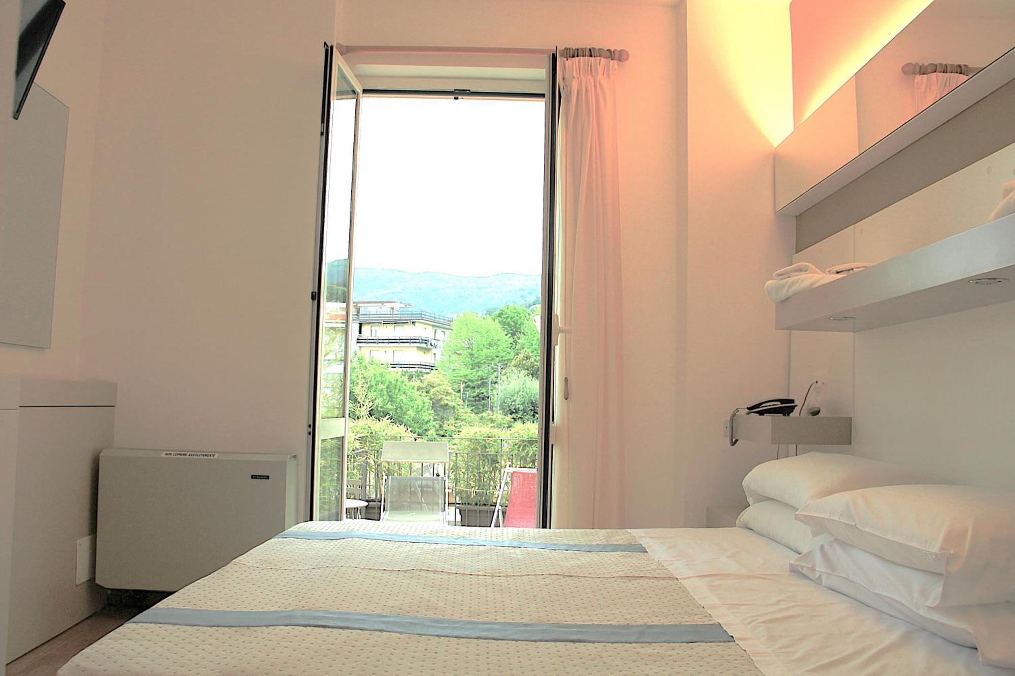 Hotel Melograno Spotorno Exterior photo