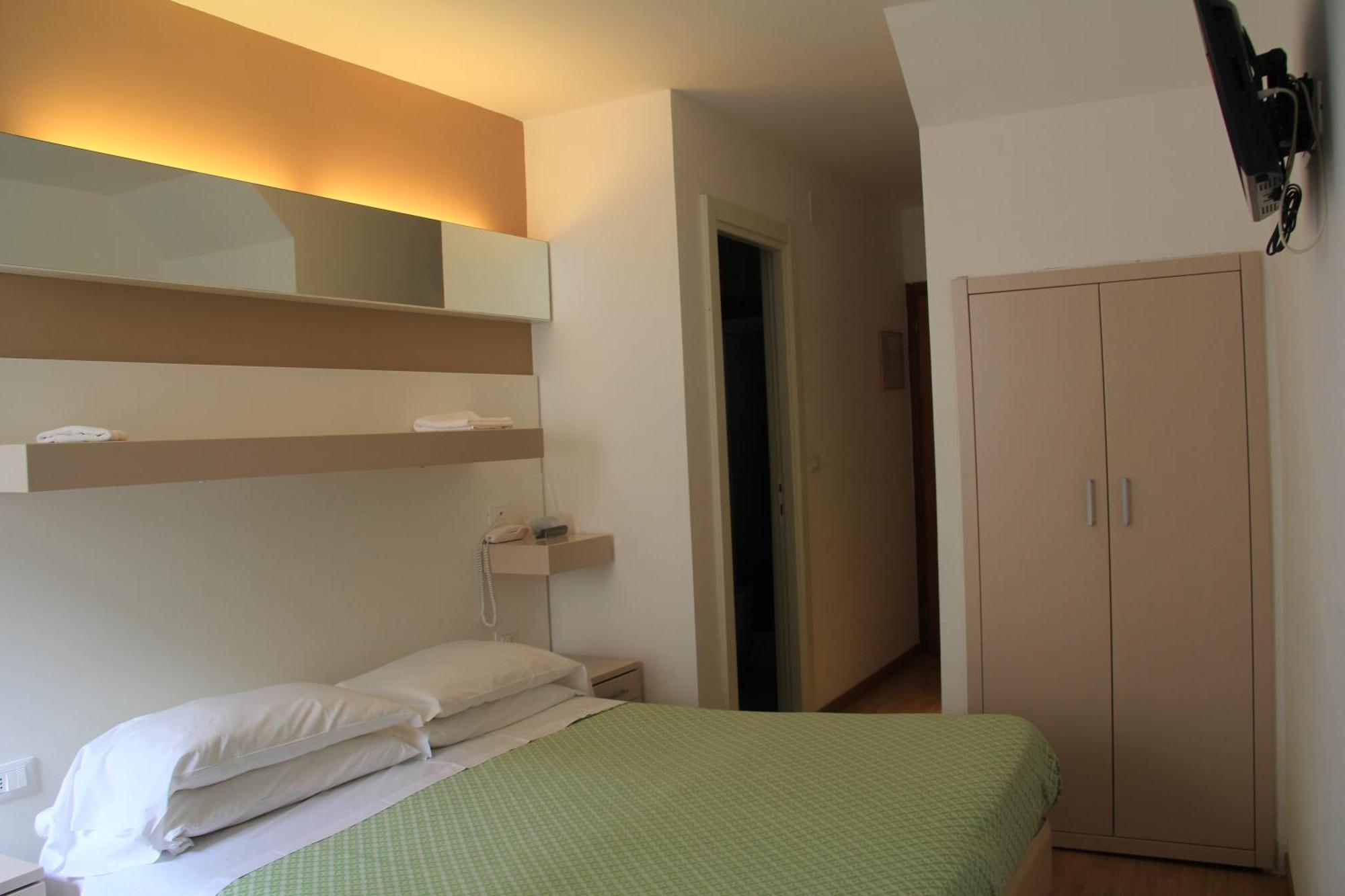 Hotel Melograno Spotorno Exterior photo